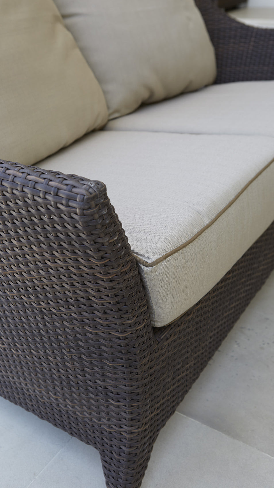 Malta Loveseat