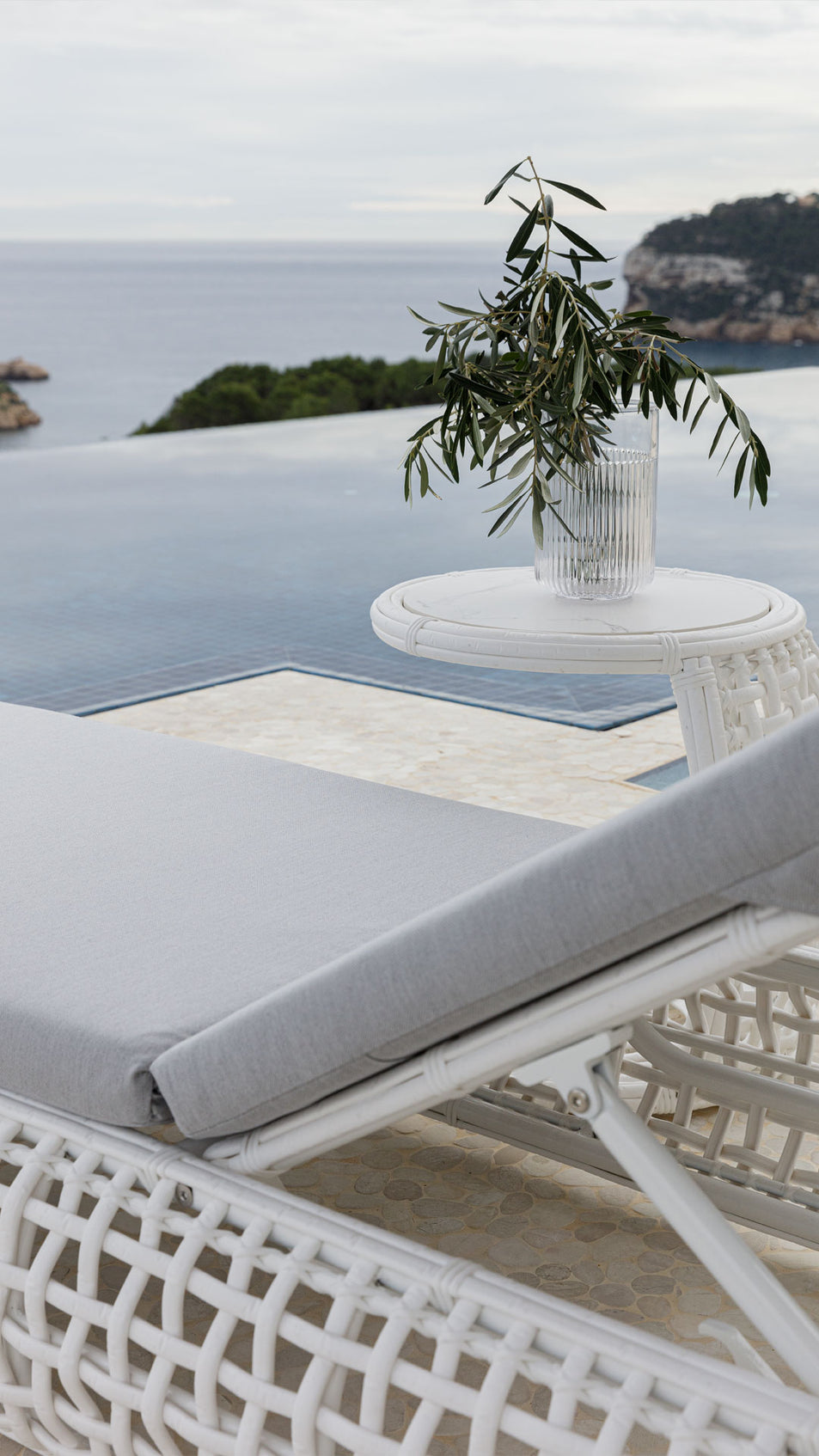 Dynasty Lounger