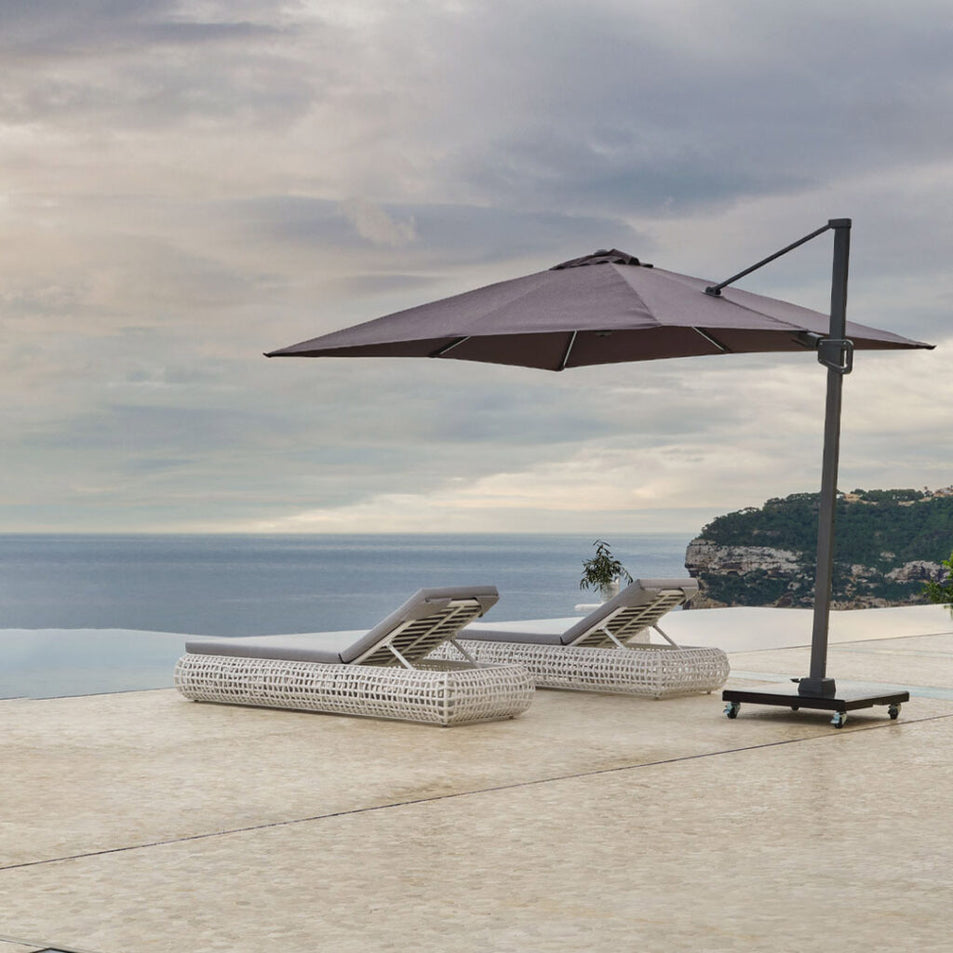 Dynasty Lounger