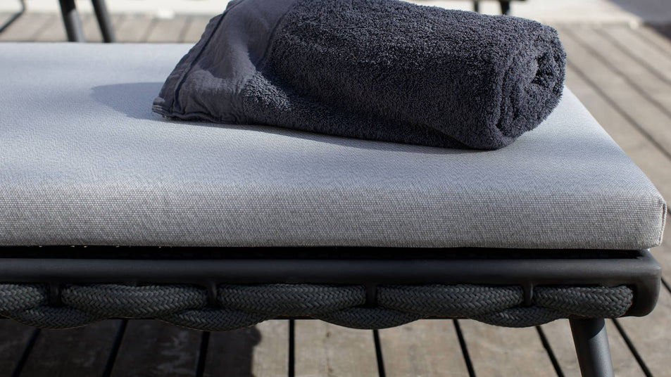Serpent Lounger
