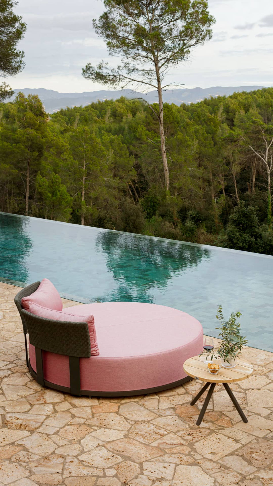 Ona Daybed