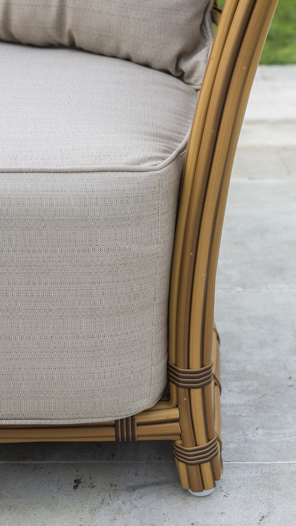 Villa Loveseat