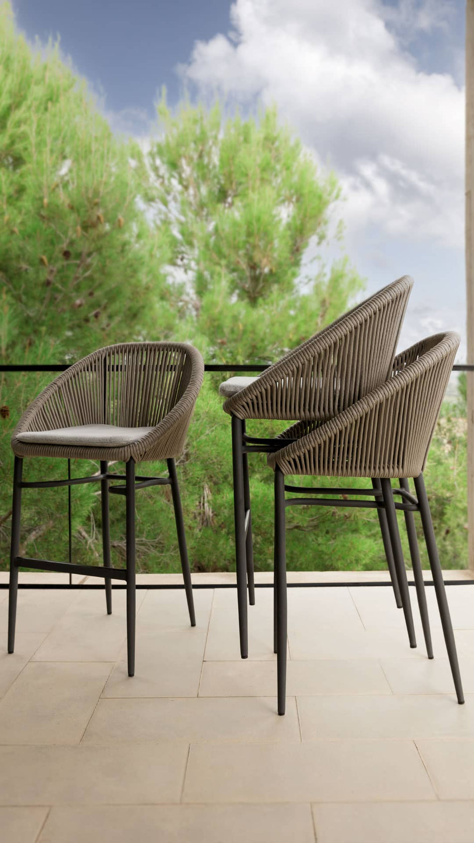 Rodona Barstool
