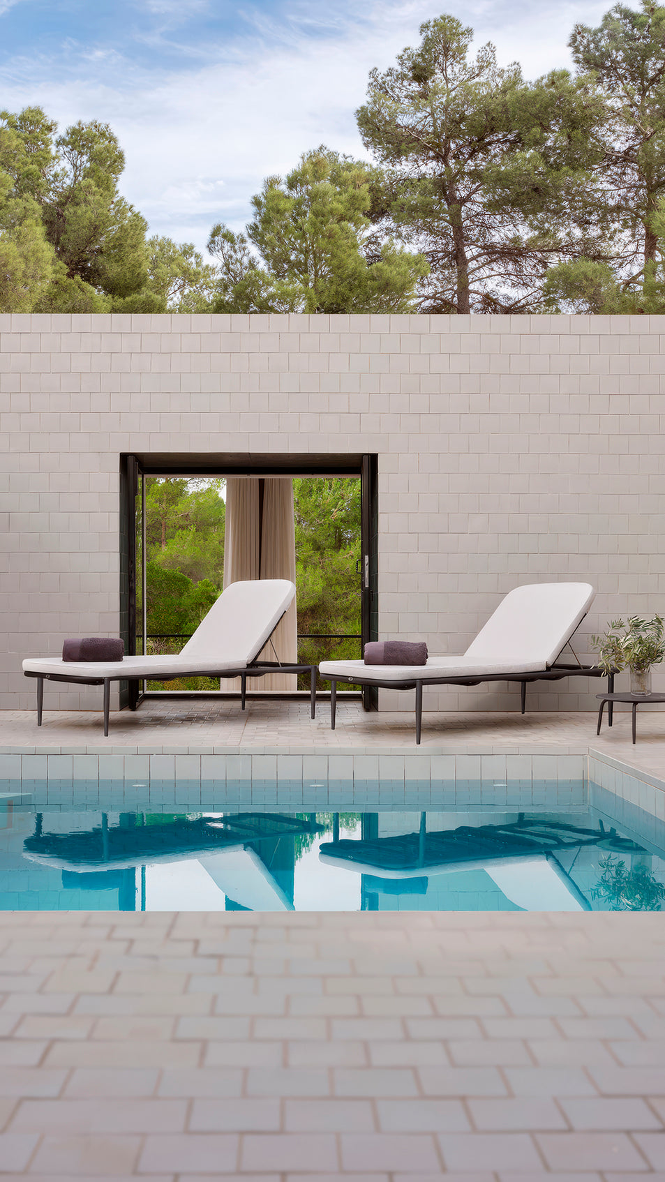 Rodona Lounger