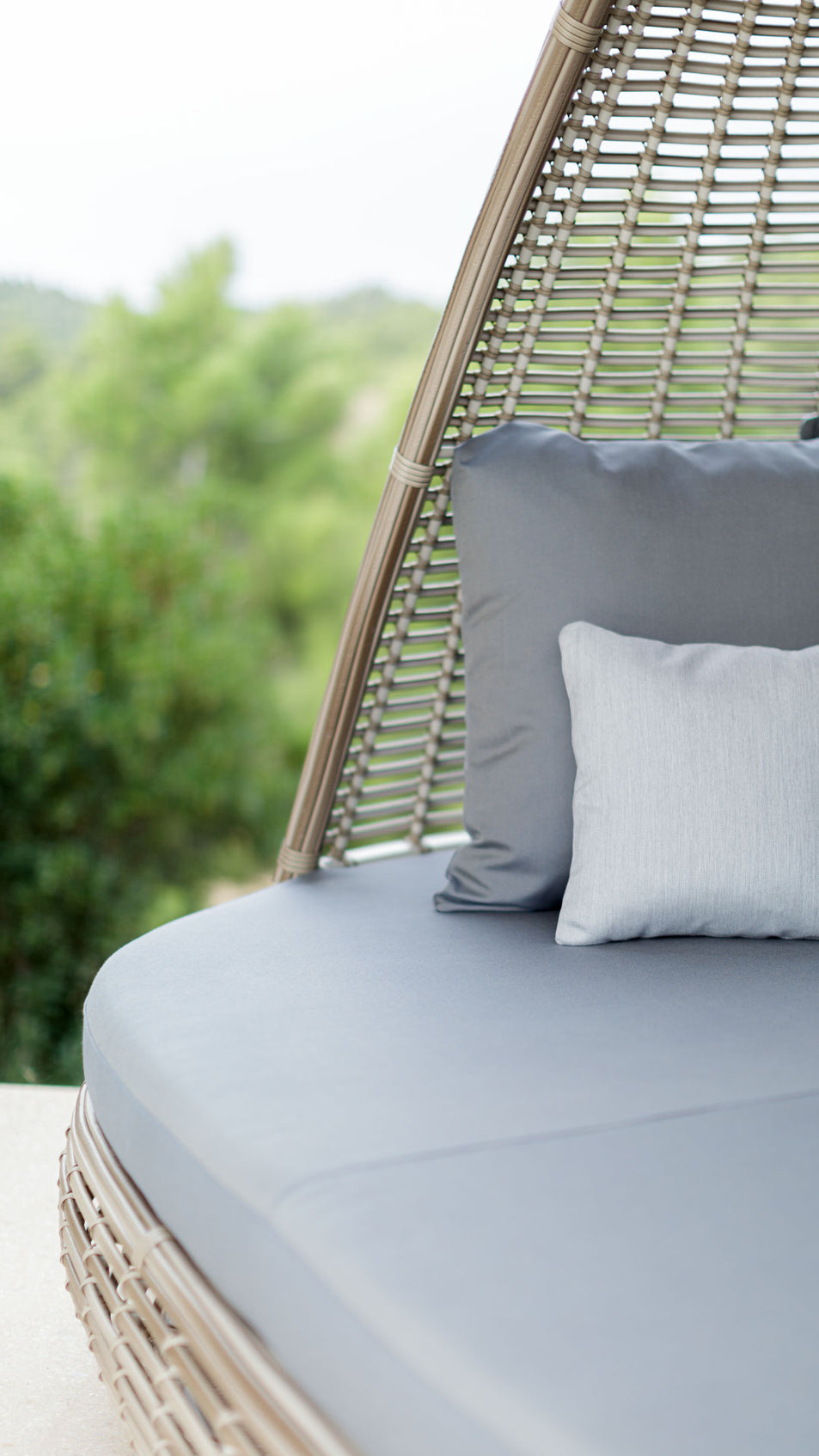 Shade Daybed