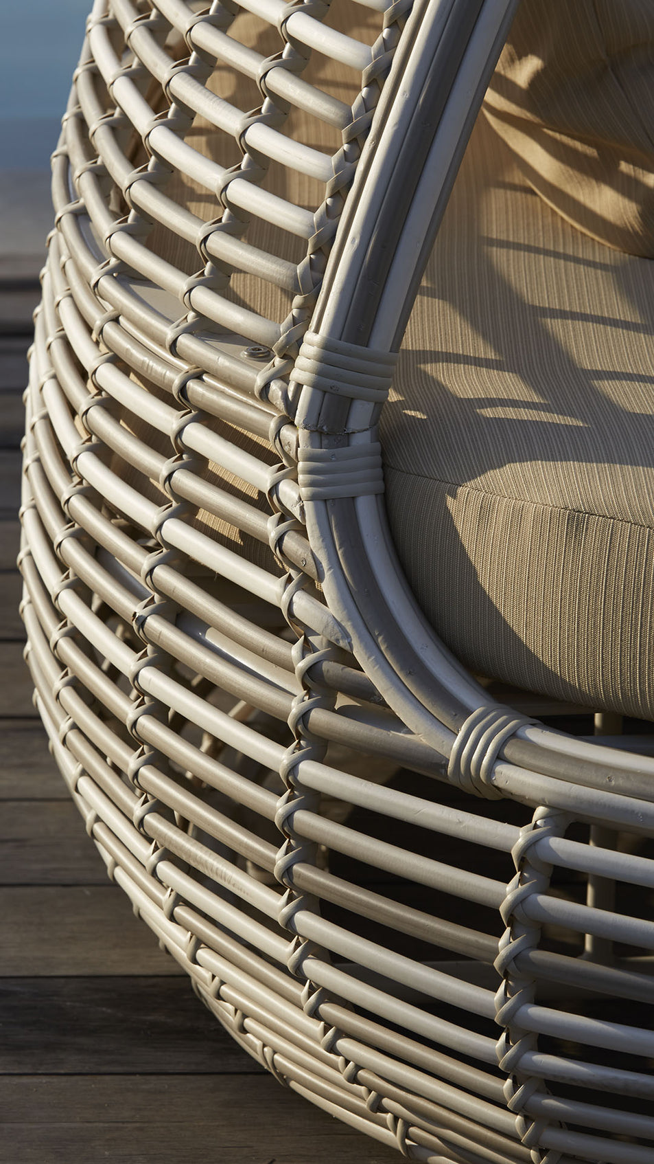 Shade Daybed