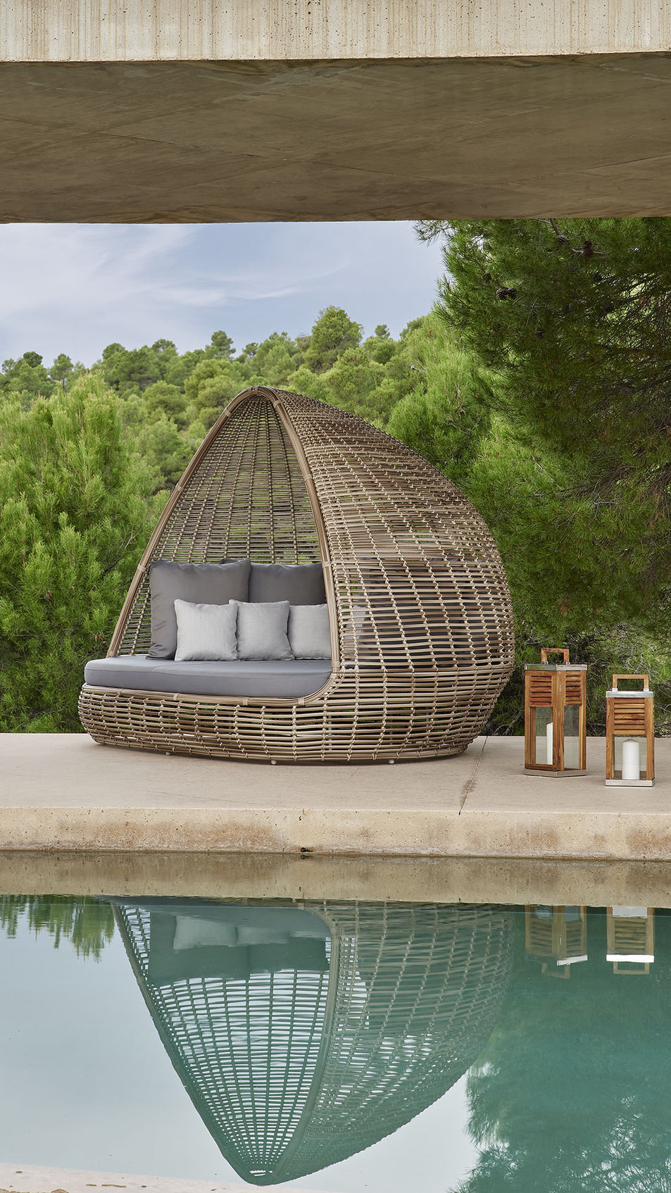 Shade Daybed