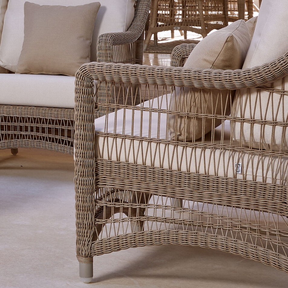 Arena Loveseat