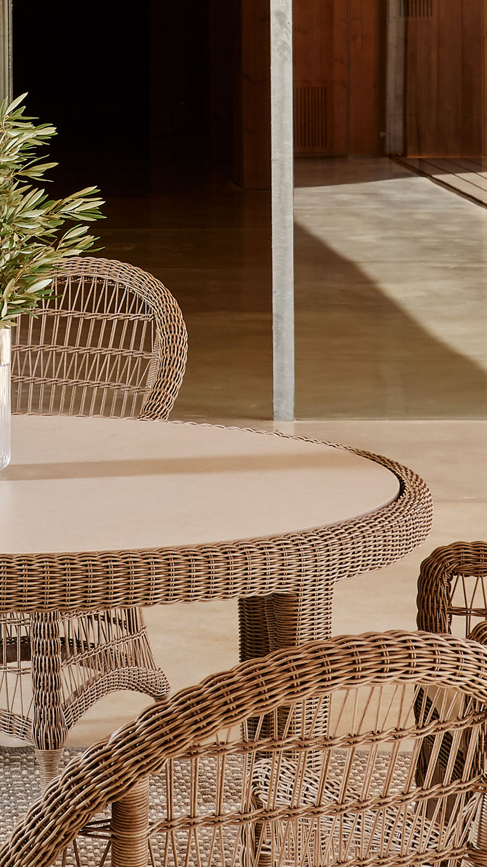 Arena Dining Table Ø120