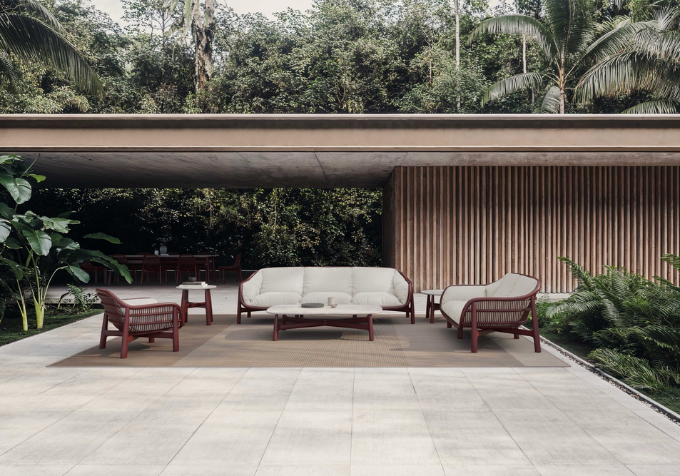 Serra Loveseat