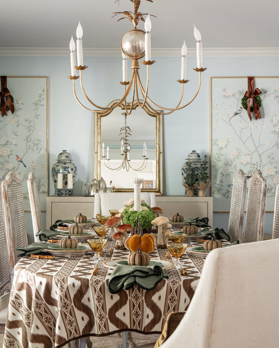 Gramercy Medium Chandelier, a premium Chandelier light by Visual Comfort & Co. Close - up image of its design.