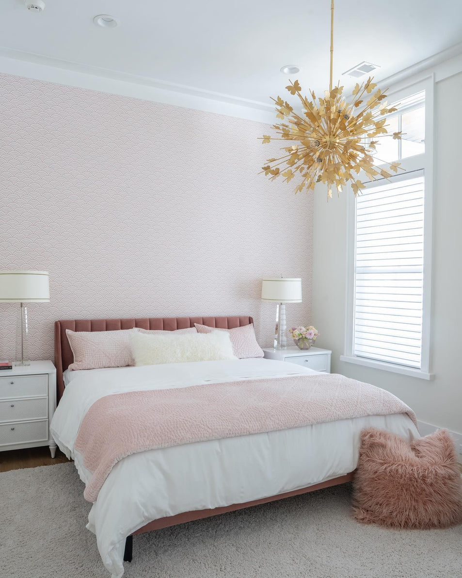 Farfalle Large Chandelier, a premium Chandelier light by Visual Comfort & Co. Close - up image of its design.